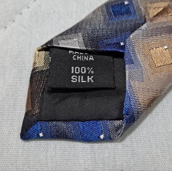 Van Heusen 💯 Silk Designer Necktie 59"x3.5" Geometric Multi-colored Blue/Gold - Picture 7 of 9